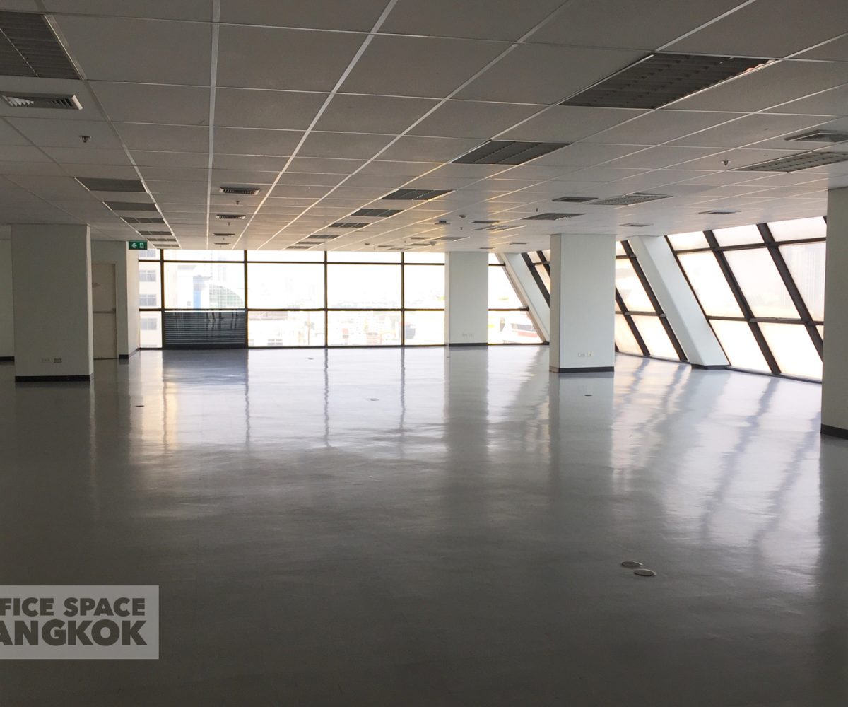 Siripinyo Building Office For Rent In Standard Condition