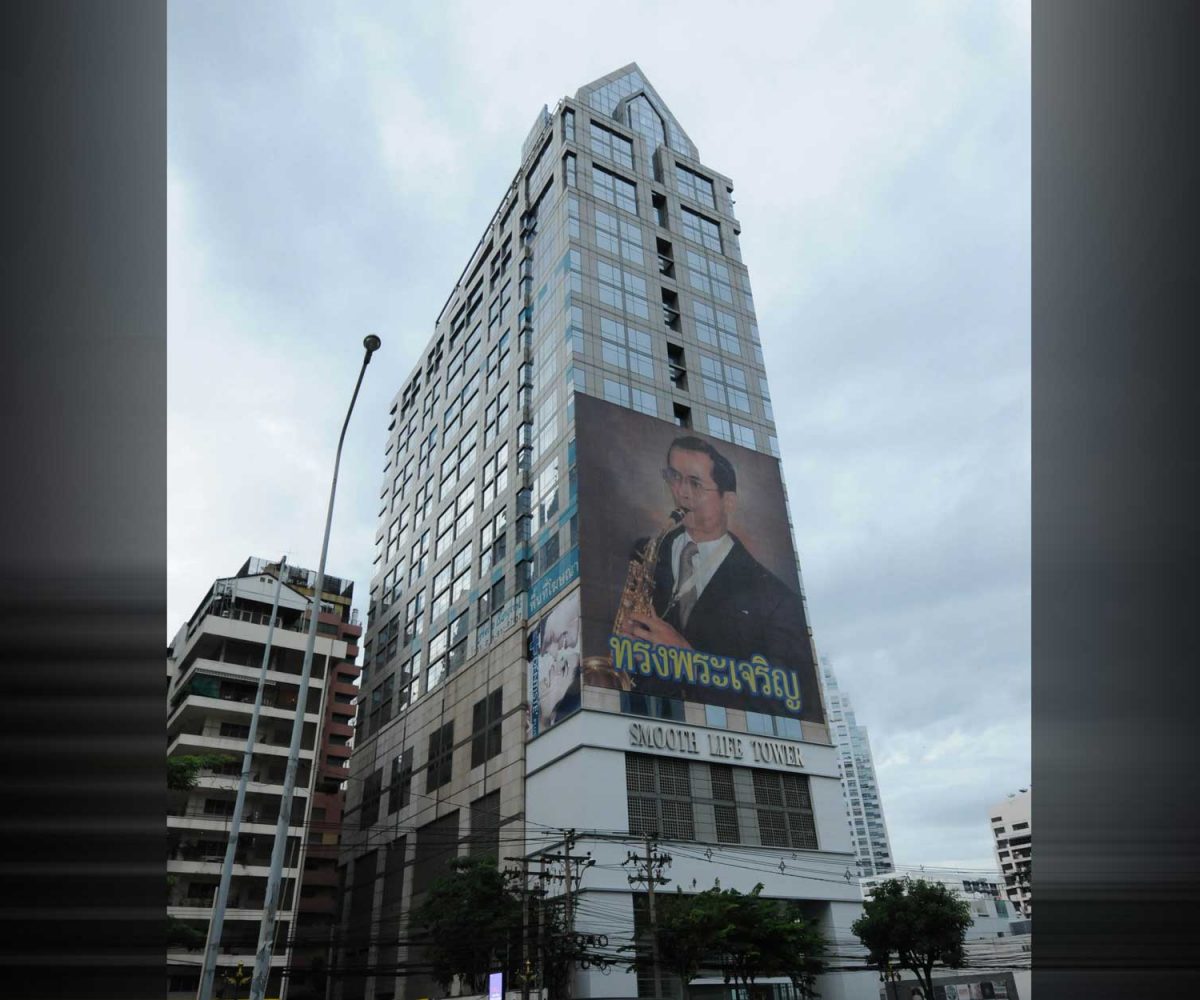 Smooth Life Tower on North Sathorn Road, easy access to Sala Daeng and Rama 4 Road